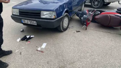 Bursa’nın Mudanya ilçesi Güzelyalı Mahallesi’nde meydana gelen trafik kazasında motosiklet