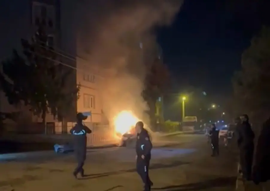 Bursa’nın merkez Nilüfer ilçesinde seyir halindeki otomobilde yangın çıktı. Edinilen