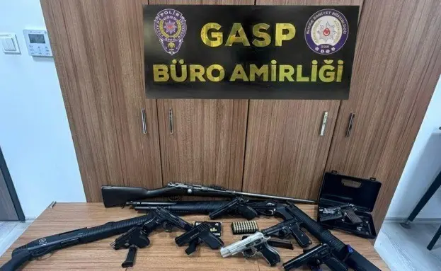 Bursa’da düzenlenen operasyonlarda 5 ruhsatsız tabanca ile 4 ruhsatsız pompalı