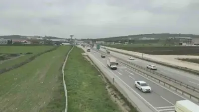 Bursa’da trafik ekiplerince dron ile denetim gerçekleştirildi. Ekipler ihlalleri dron