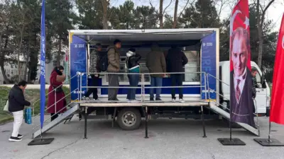 Soğuk kış günlerinde üniversite öğrencilerini yalnız bırakmayan Bursa Büyükşehir Belediyesi,