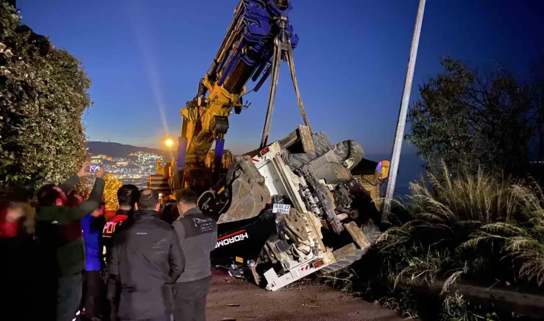 Bursa’nın Mudanya ilçesinde vinçten düşen iş makinesinde maddi hasar meydana