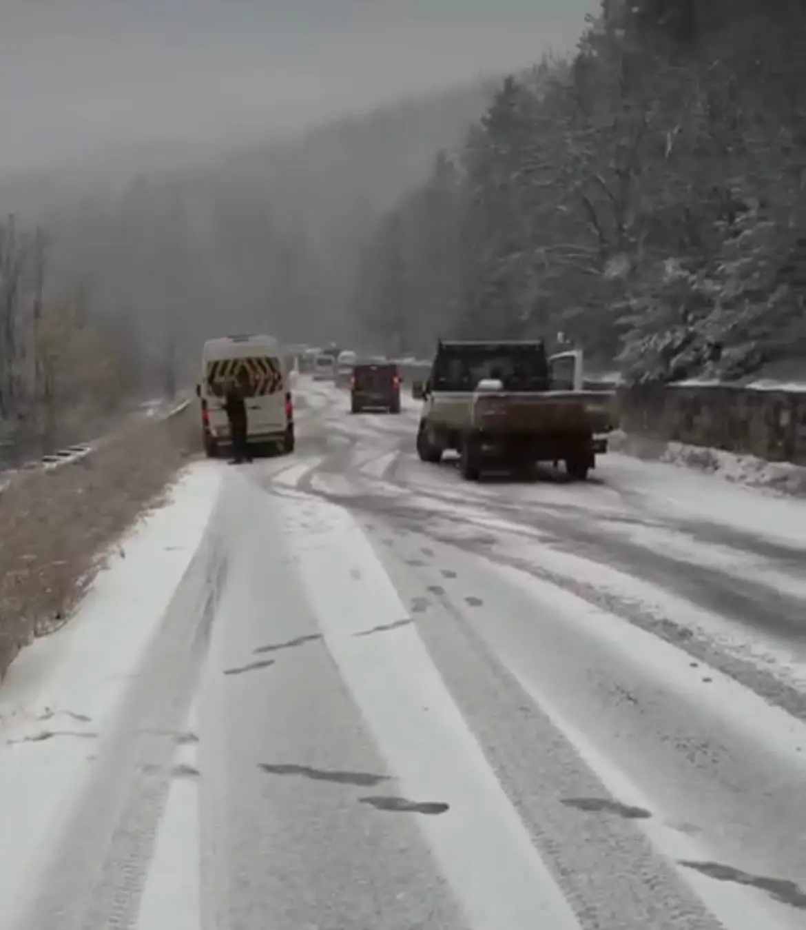 Bursa’da yoğun kar hayatı olumsuz etkiliyor. Bursa Orhaneli-Büyükorhan ve Harmancık