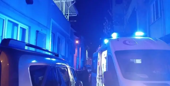 Bursa’nın Osmangazi ilçesinde 3 katlı bir binada baba ve kızının