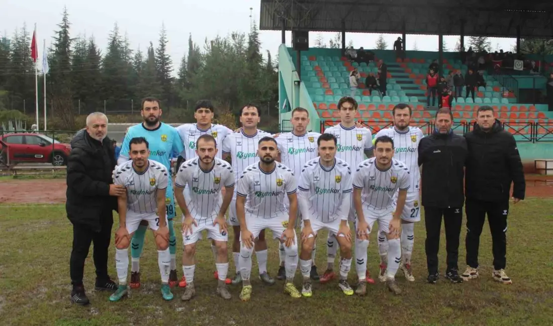Yenişehir Belediyespor bünyesindeki futbol, voleybol ve alt yapı guruplarındaki sporcular,