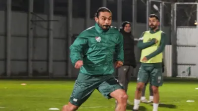 Bursaspor, devre arası hazırlıklarına akşam saatlerinde Özlüce İbrahim Yazıcı Tesisleri’nde