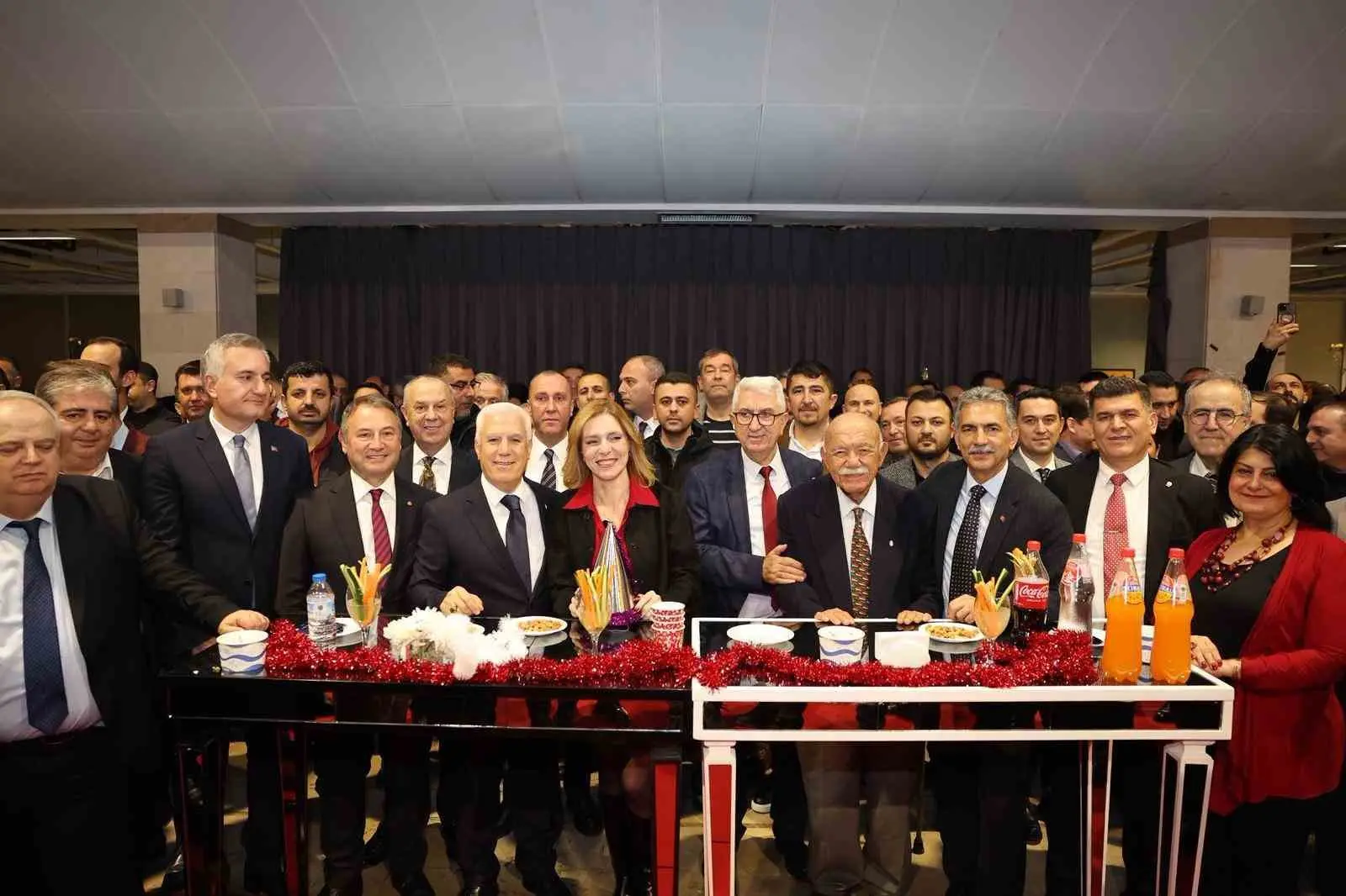 Bursa Büyükşehir Belediye Başkanı Mustafa Bozbey, Büyükşehir Belediyesi çalışanlarıyla yeni