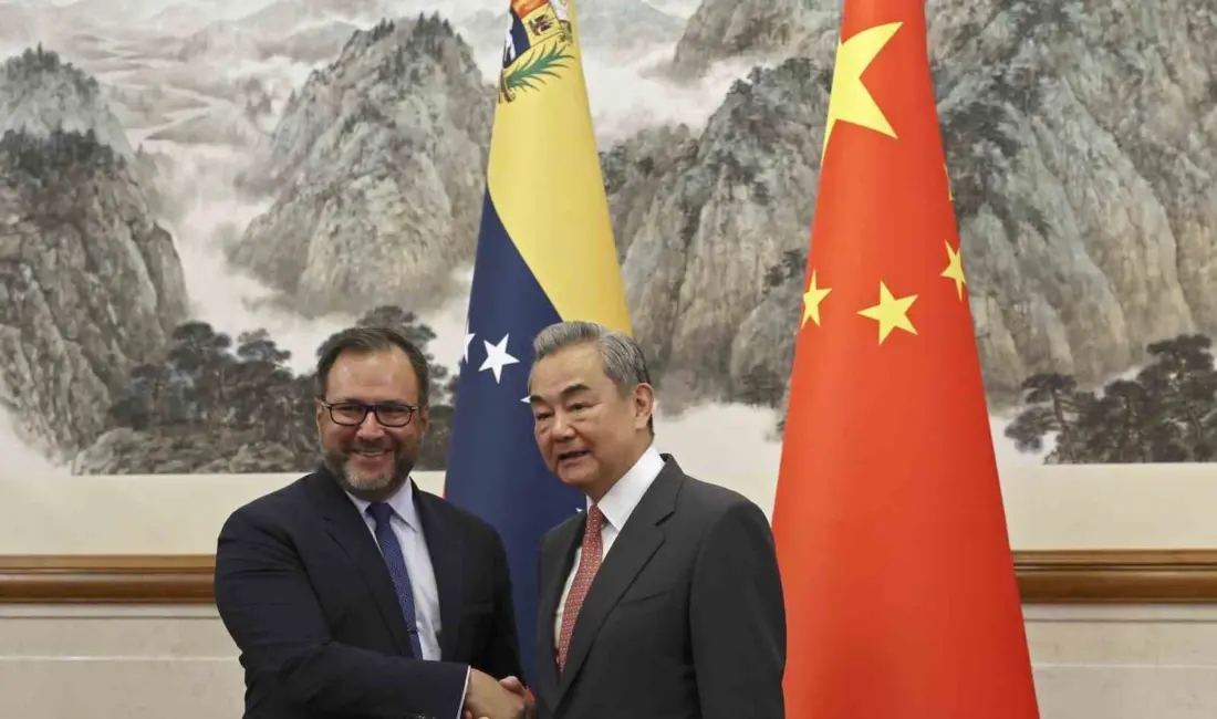 Çin Dışişleri Bakanı Wang Yi, Venezuela Dışişleri Bakanı Yvan Gil