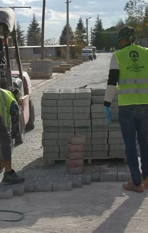 Denizli’nin Çivril ilçesi Kızılcasöğüt Mahallesinde uzun yıllardır devam eden üst