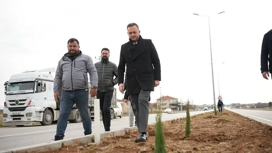 Çivril Belediyesi ilçenin çehresini değiştirmek amacıyla peyzaj çalışmalarını sürdürüyor. Çivril