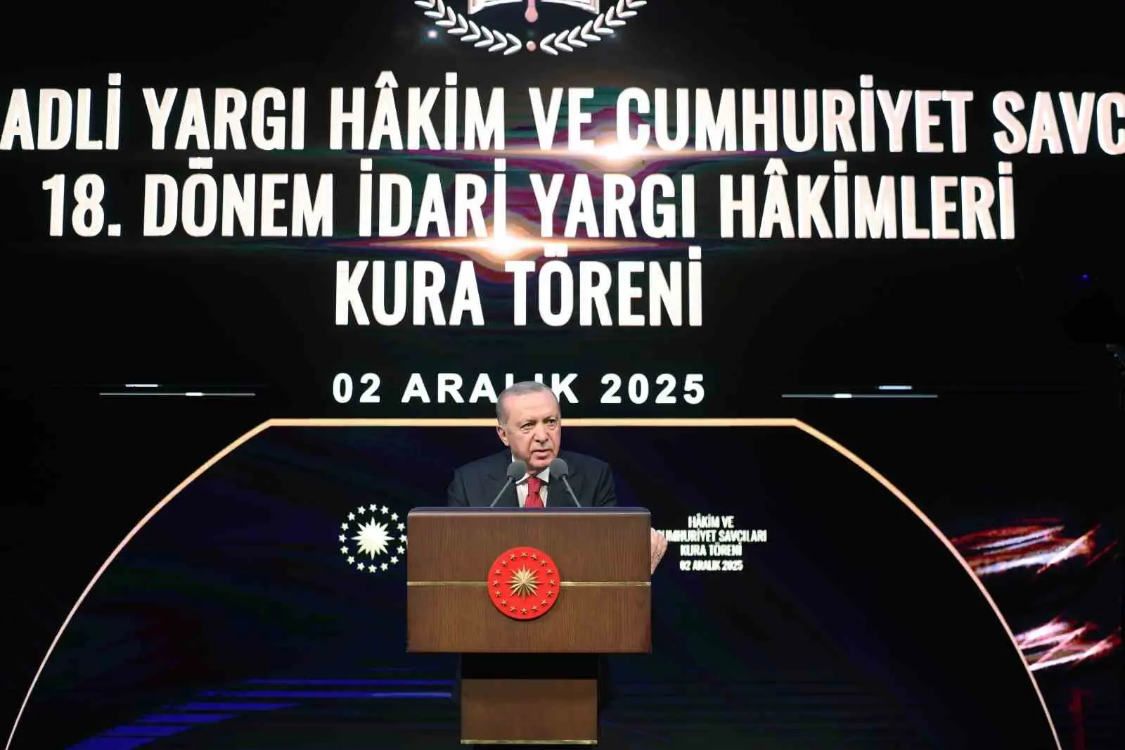 Cumhurbaşkanı Recep Tayyip Erdoğan, “Her fırsatta hakim ve savcılara parmak
