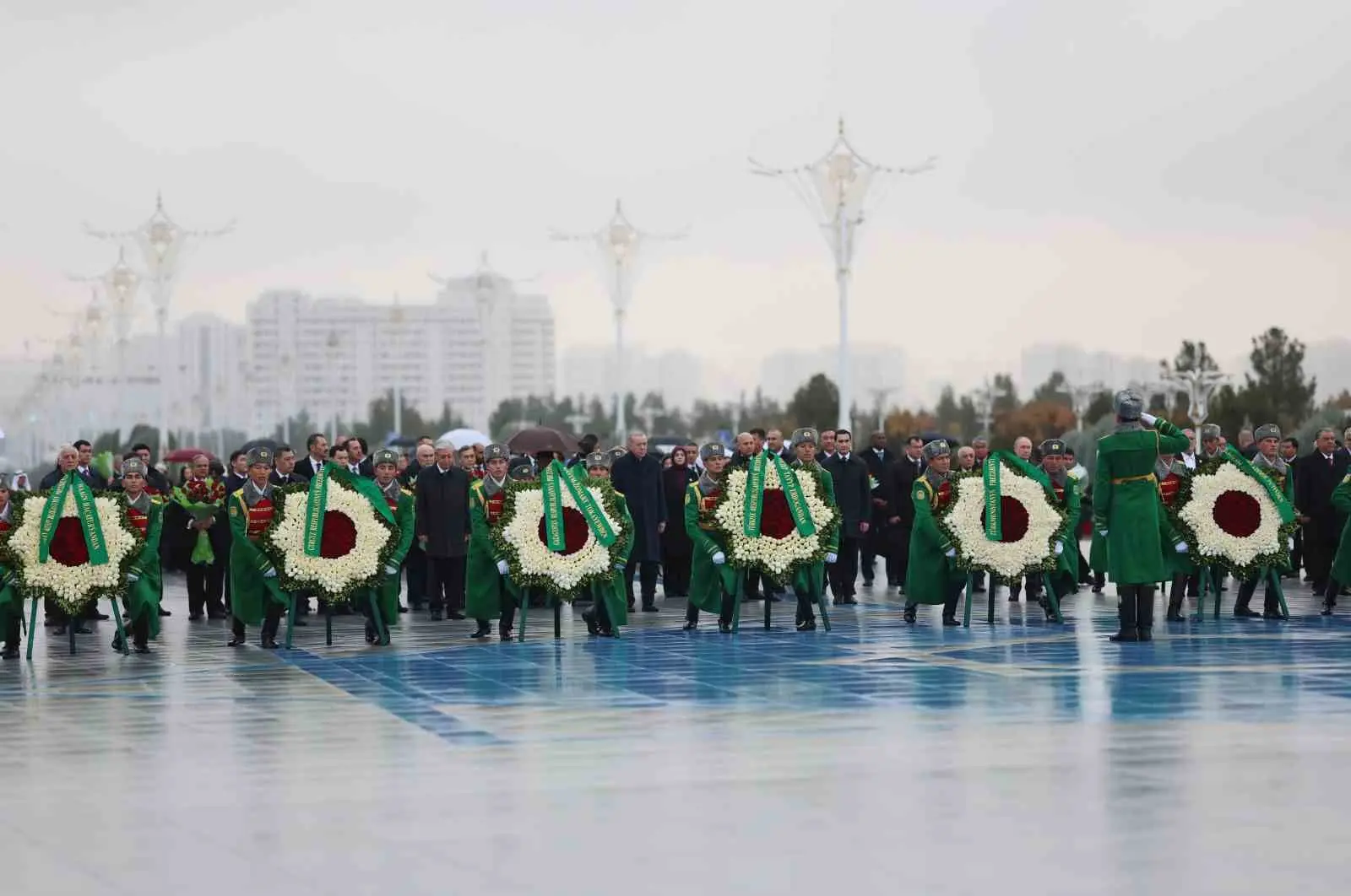 Cumhurbaşkanı Recep Tayyip Erdoğan, Türkmenistan’ın başkenti Aşkabat’ta devlet ve hükümet
