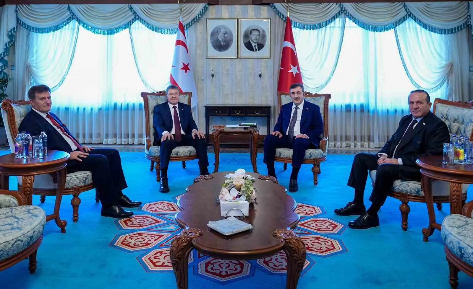 Cumhurbaşkanı Yardımcısı Cevdet Yılmaz KKTC Başbakanı Ünal Üstel’i Cumhurbaşkanı Yardımcılığı