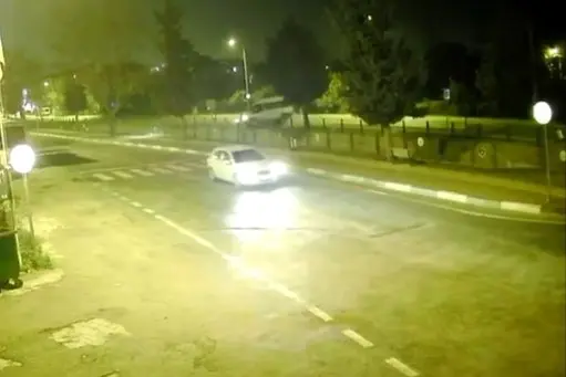 Bursa’da kontrolden çıkan minibüs dereye uçtu. Sürücünün yaralandığı kaza anları