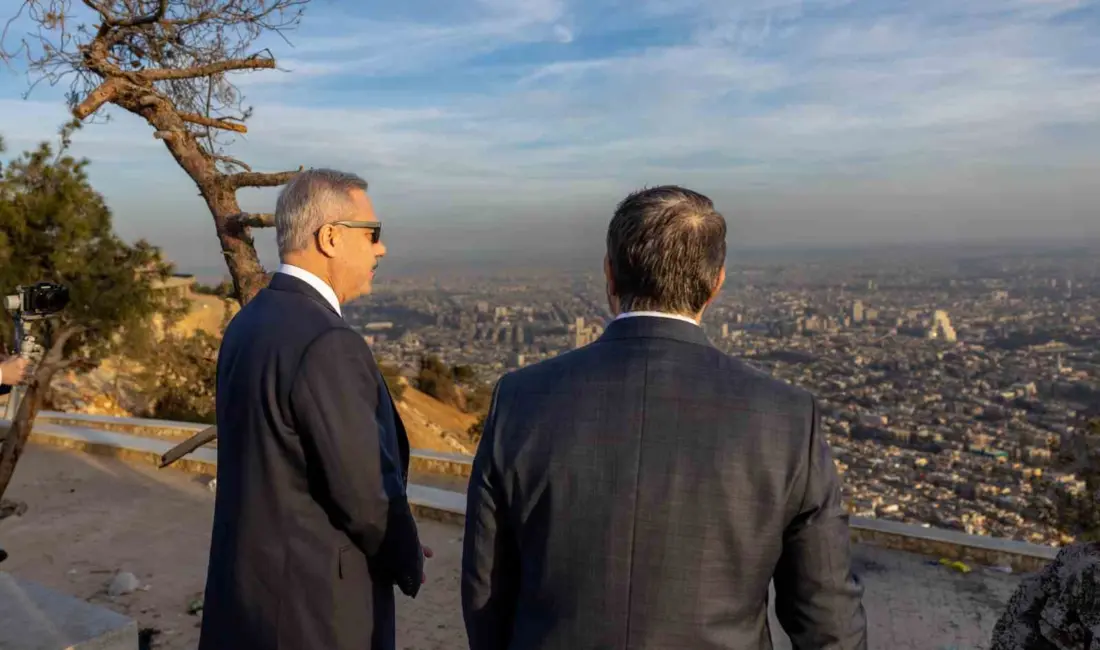 Dışişleri Bakanı Hakan Fidan, Kasyun Dağı’ndan Suriye’nin başkenti Şam’ı seyretti.