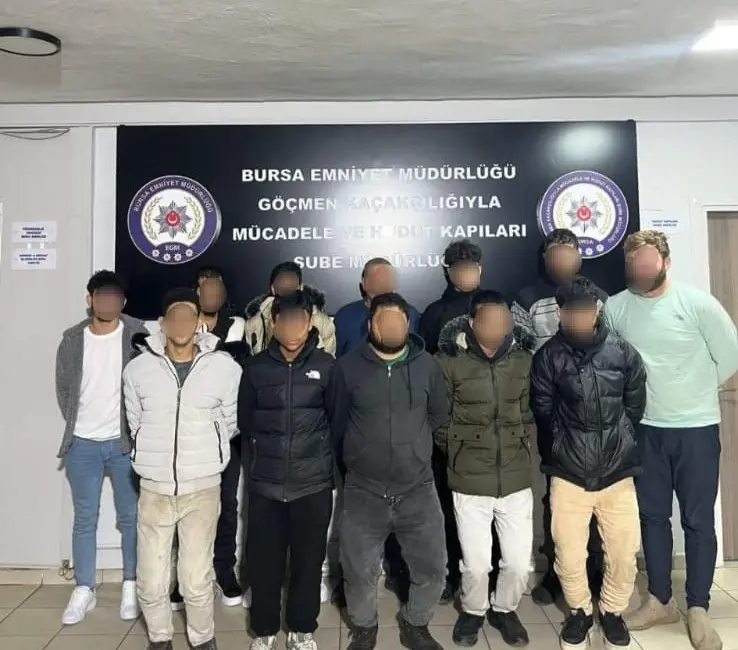 Bursa Emniyet Müdürlüğü ekipleri, göçmen kaçakçılığıyla mücadele kapsamında Yıldırım ilçesinde