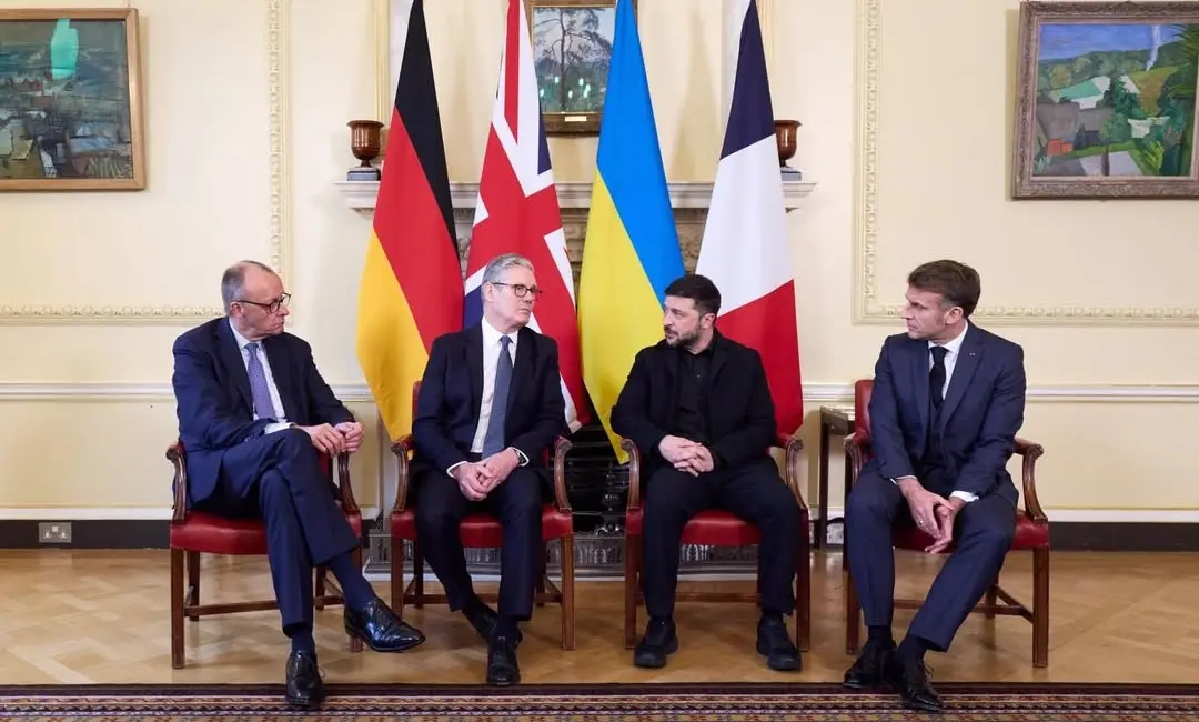 Almanya Başbakanı Friedrich Merz, Fransa Cumhurbaşkanı Emmanuel Macron ve İngiltere