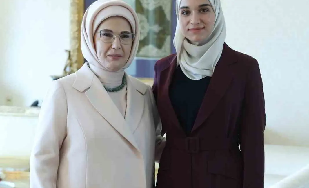 Cumhurbaşkanı Recep Tayyip Erdoğan’ın eşi Emine Erdoğan, Suriye Cumhurbaşkanı Ahmed