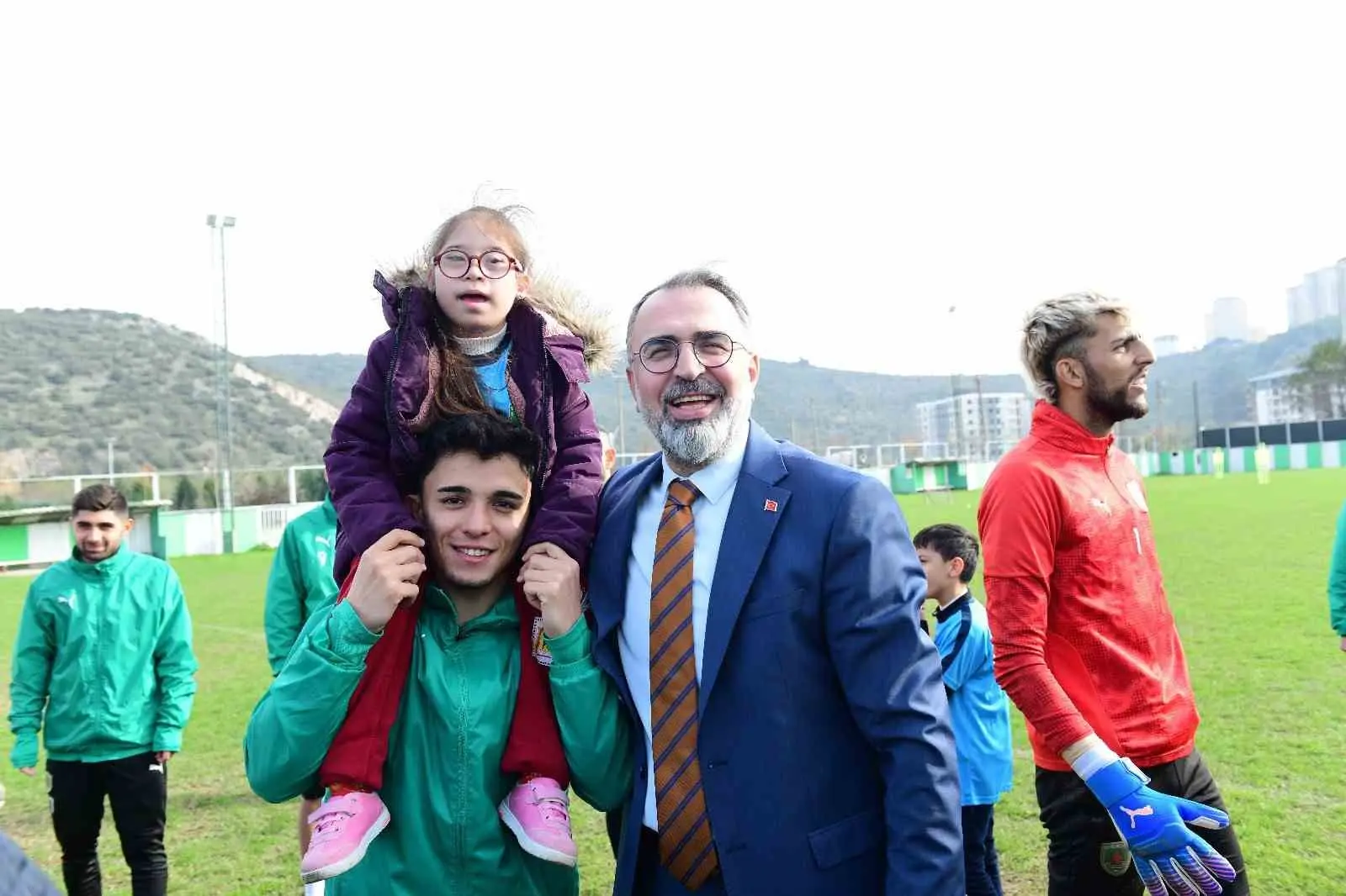 Engelliler Haftası çerçevesinde düzenlenen özel maçta Kestel Belediye Başkanı Ferhat