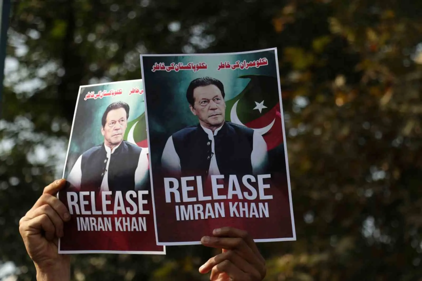 Pakistan’da tutuklu eski Başbakan Imran Khan ile eşi Büşra Bibi,