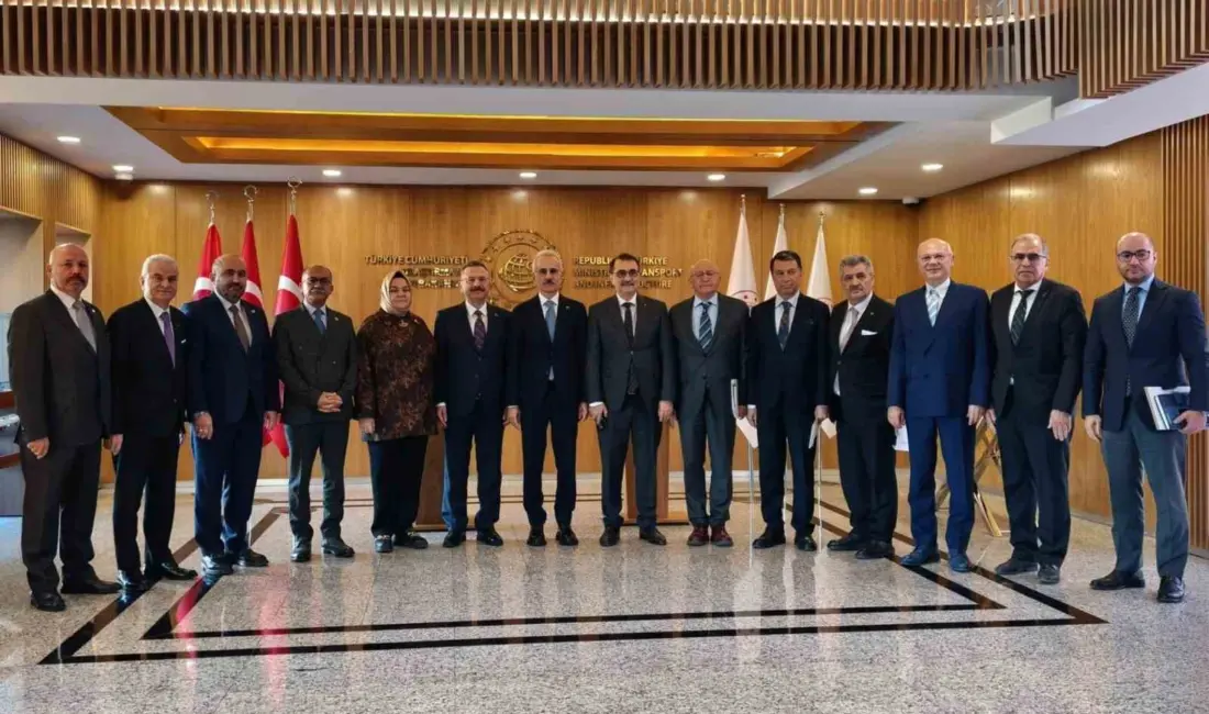 Eskişehir heyeti, Ulaştırma ve Altyapı Bakanı Abdulkadir Uraloğlu’na ziyarette bulundu.