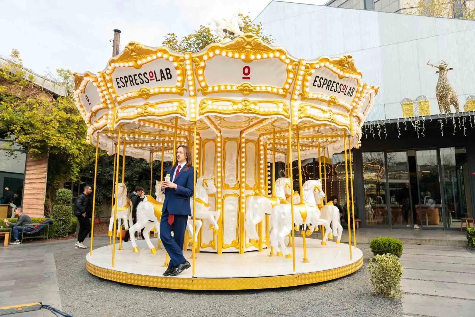 Eurovision’da “Espresso Macchiato” şarkısıyla geniş kitlelere ulaşan Tommy Cash, Türkiye’de