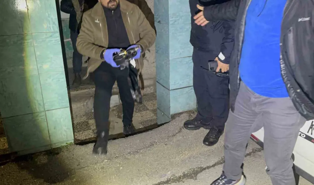 Bursa’da bir eve düzenlenen operasyonda ruhsatsız 3 tabanca, 1 pompalı