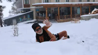 Sanatçı Fedon yeni yıl tatilini kristal karlar diyarı olarak bilinen