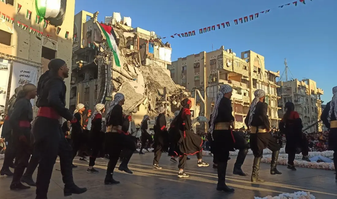 Gazze Şeridi’nde düzenlenen toplu nikah töreni ile 54 çift savaşın