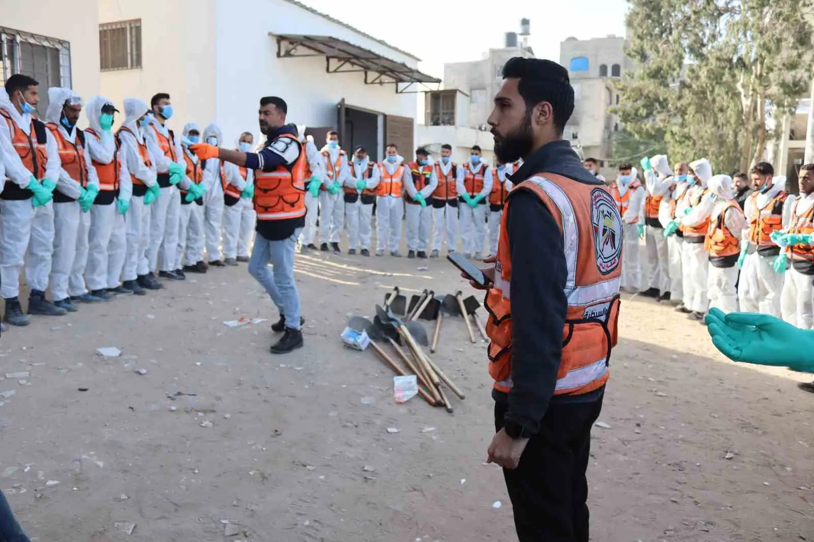Gazze Şeridi’nde İsrail saldırıları nedeniyle Şifa Hastanesi’nin avlusuna toplu şekilde