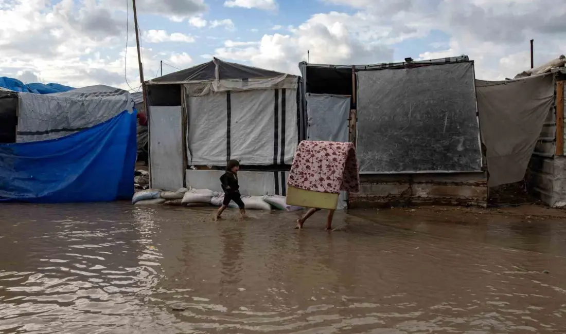 Gazze Şeridi’nde etkili olan Byron Fırtınası nedeniyle 12 kişi hayatını