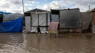 Gazze Şeridi’nde etkili olan Byron Fırtınası nedeniyle 12 kişi hayatını