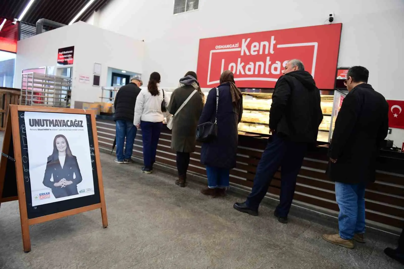 Osmangazi Belediyesi, hayatını kaybeden Şehzadeler Belediye Başkanı Gülşah Durbay için,