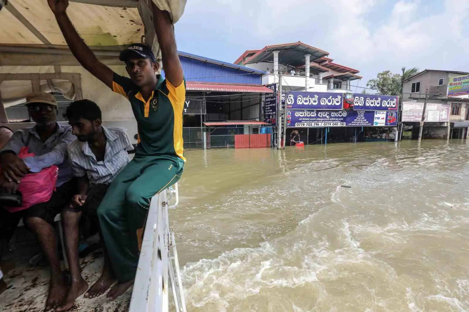 Güney Asya bölgesindeki şiddetli yağışların yol açtığı sel ve heyelanlarda