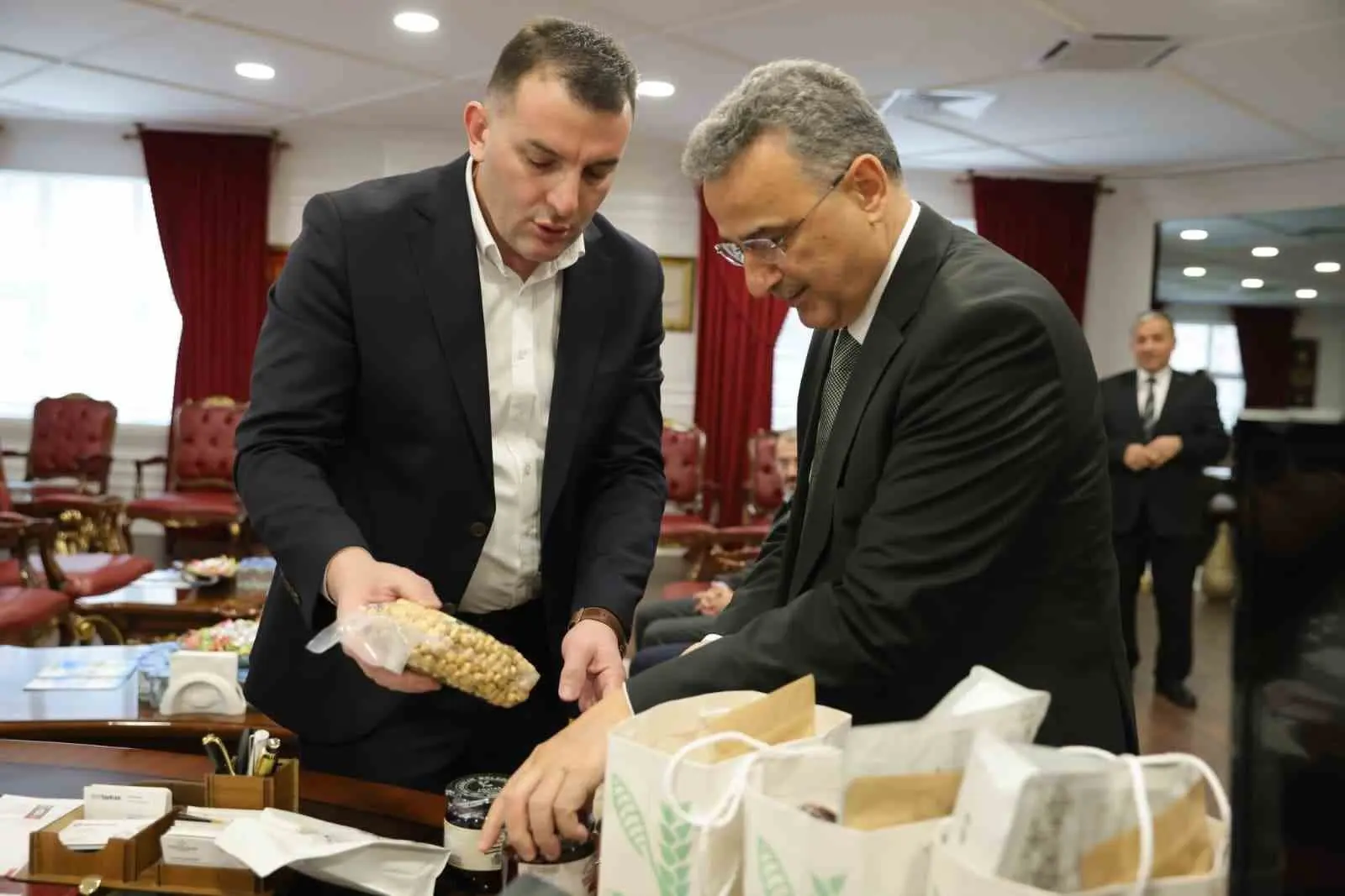 Samsun’un İlkadım Belediye Başkanı İhsan Kurnaz, belediyeler arası kardeşlik bağlarını