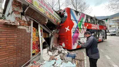 Bursa’da bir liseden öğrenci almak için yanaşan tur otobüsü, imdat