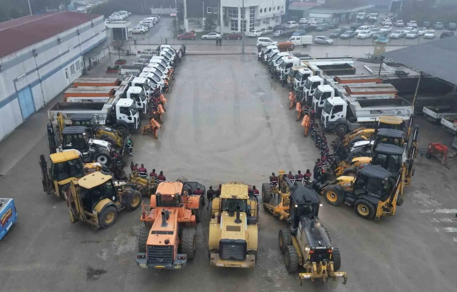 Kış mevsimiyle beraber İnegöl Belediyesi kar yağışlarına karşı hazırlıklarını tamamladı.
