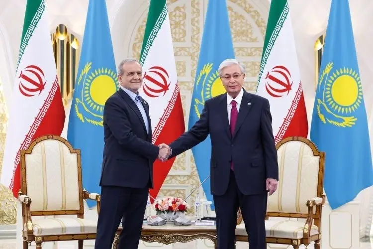İran Cumhurbaşkanı Mesud Pezeşkiyan, resmi temaslarda bulunmak üzere geldiği Kazakistan’da,
