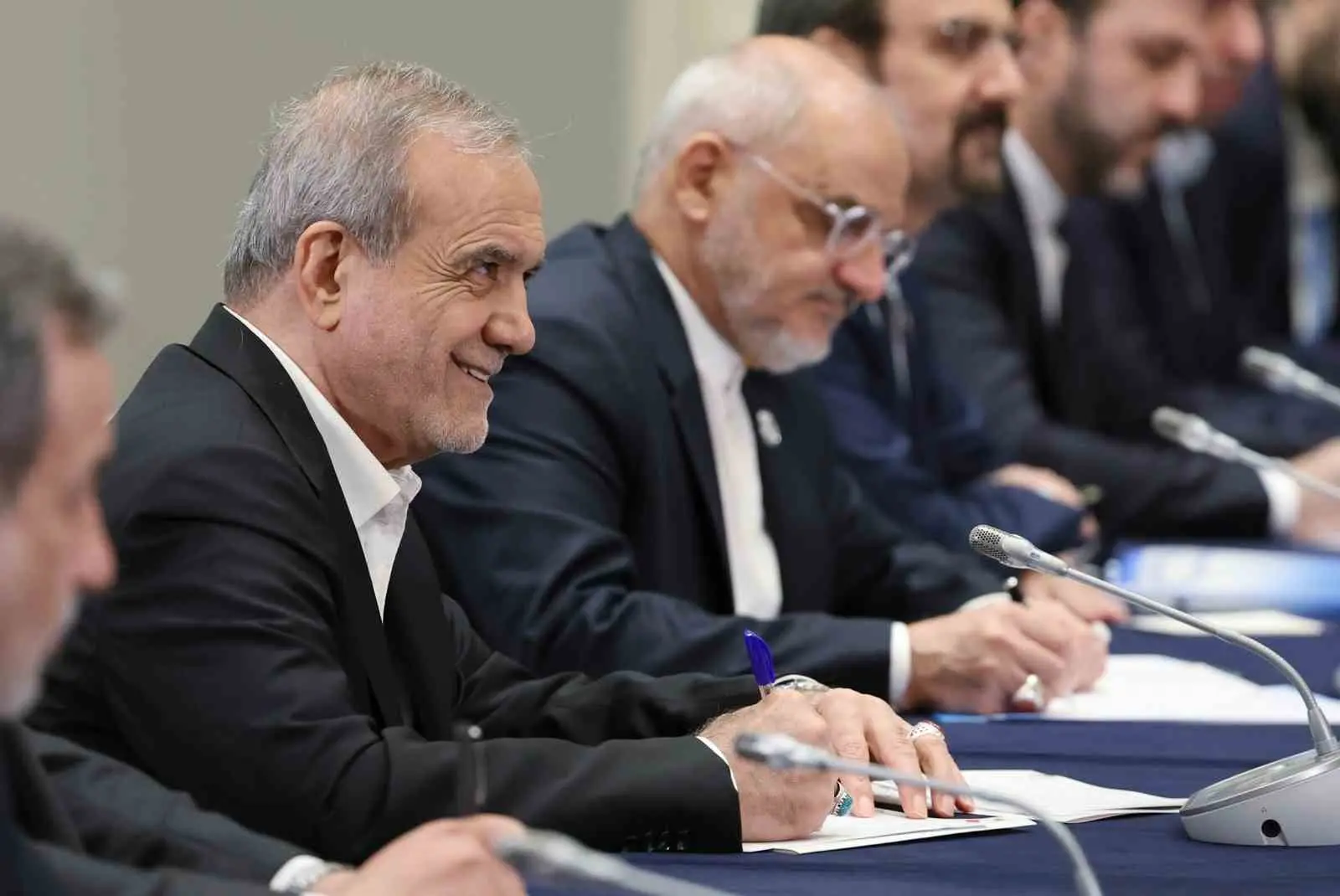 İran Cumhurbaşkanı Mesud Pezeşkiyan, ABD Başkanı Donald Trump’ın İran’ı hedef