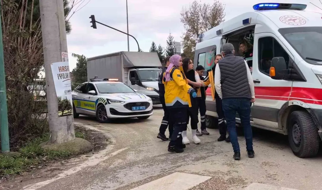 Bursa’nın İnegöl ilçesinde, kırmızı ışıkta geçen otomobil ile cip çarpıştı.