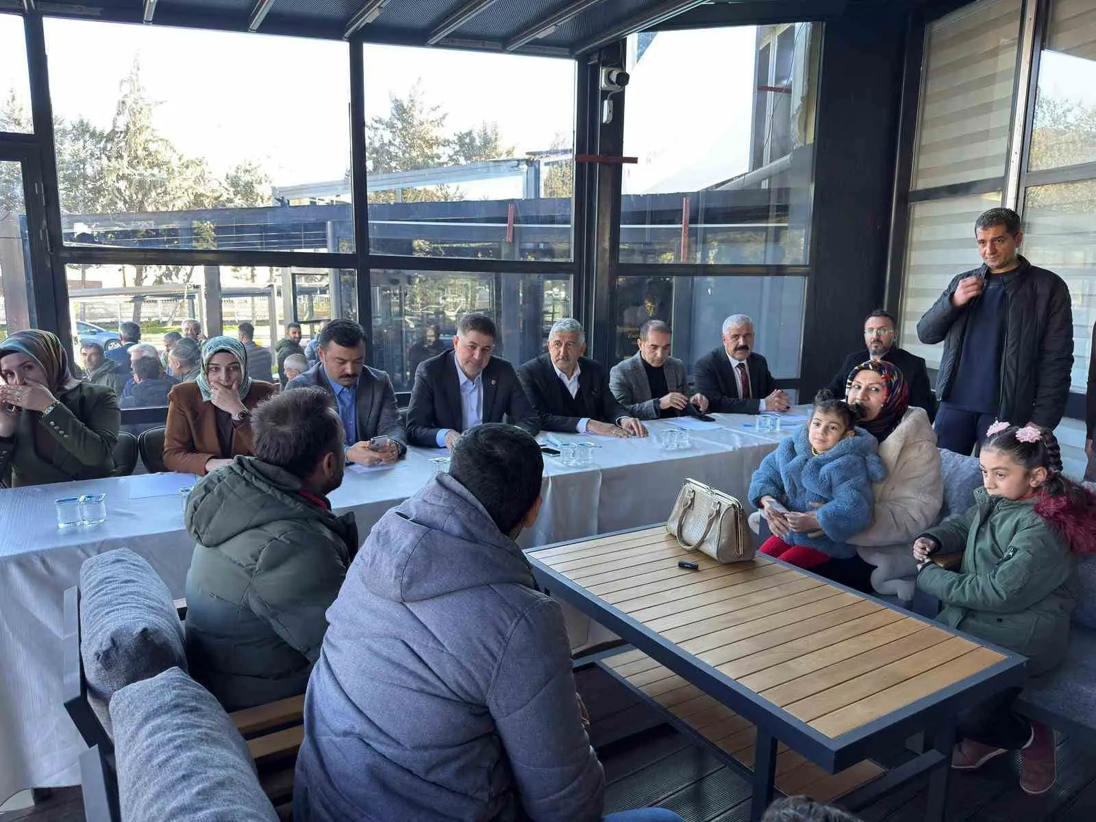 Adıyaman’ın Kahta ilçesinde vatandaşların sorunları, talep ve istekleri dinlendi. Halk
