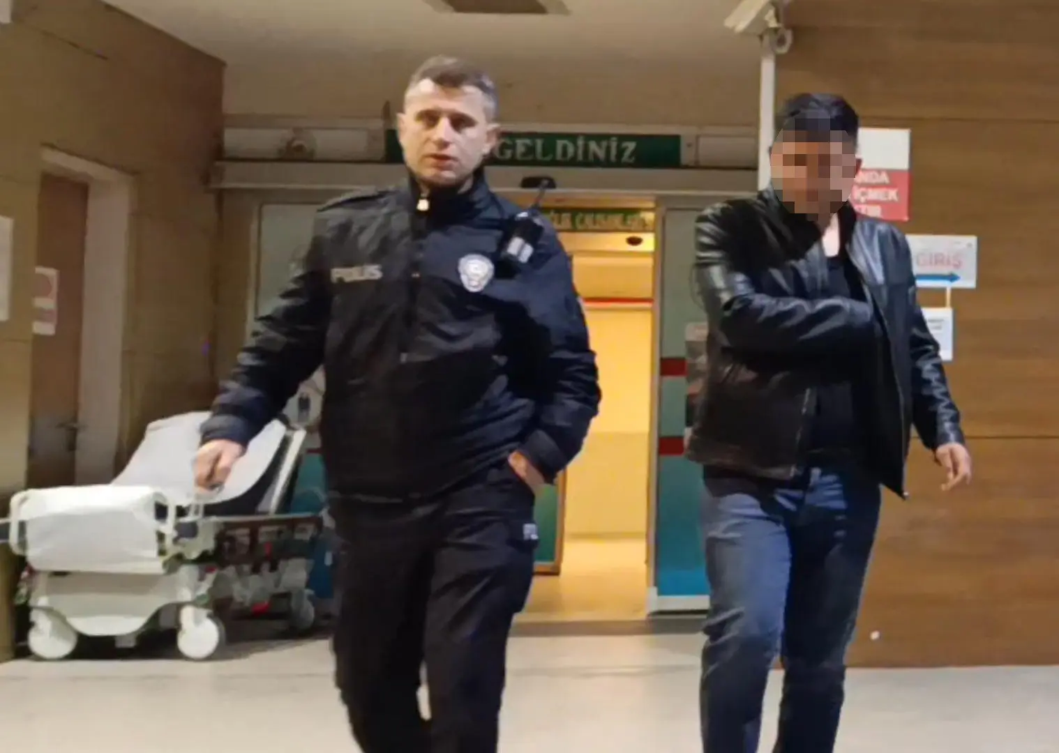 Bursa’nın İnegöl ilçesinde alkollü sürücünün kontrolünden çıkan kamyonet, sokakta park