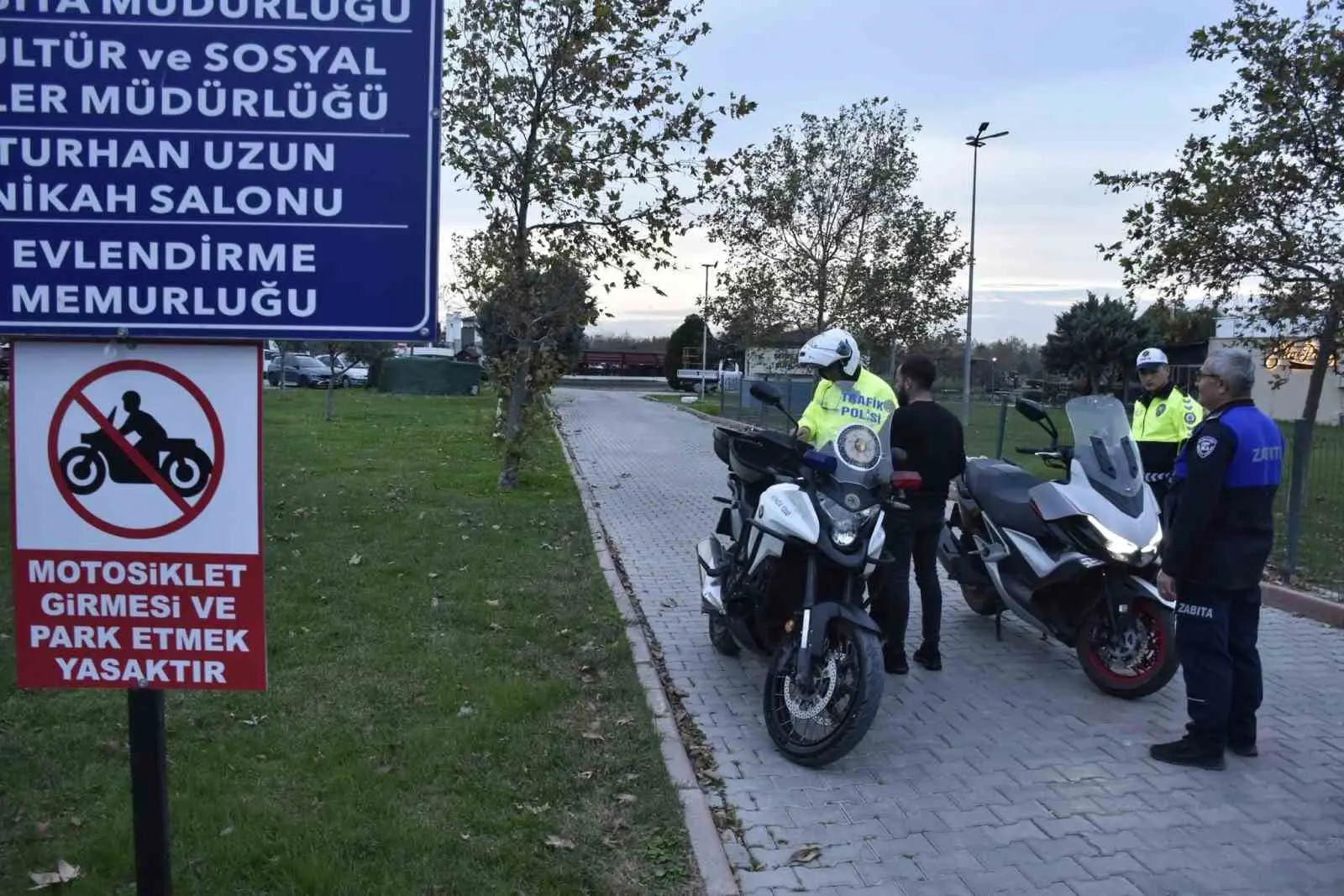 Karacabey Belediyesi ile İlçe Emniyet Müdürlüğü ekipleri, vatandaşların güvenliği ve