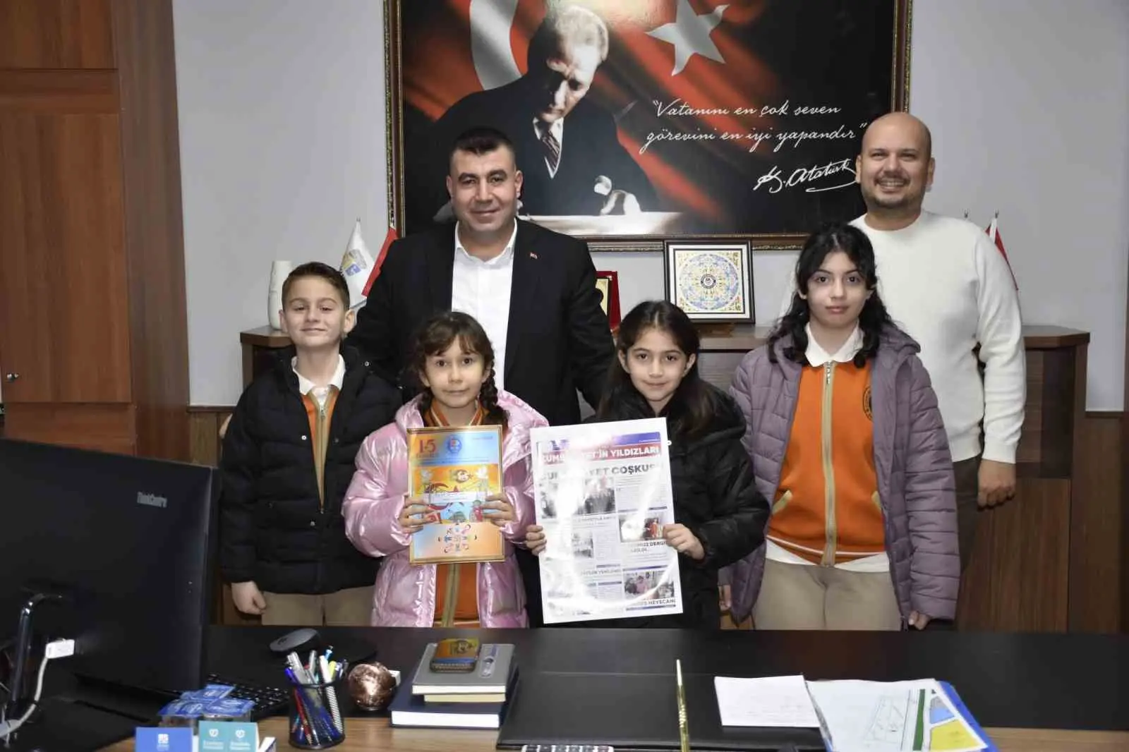 Karacabey Ticaret Borsası Cumhuriyet İlkokulu öğrencilerinin, öğretmenlerinin gözetiminde hazırladığı dergi