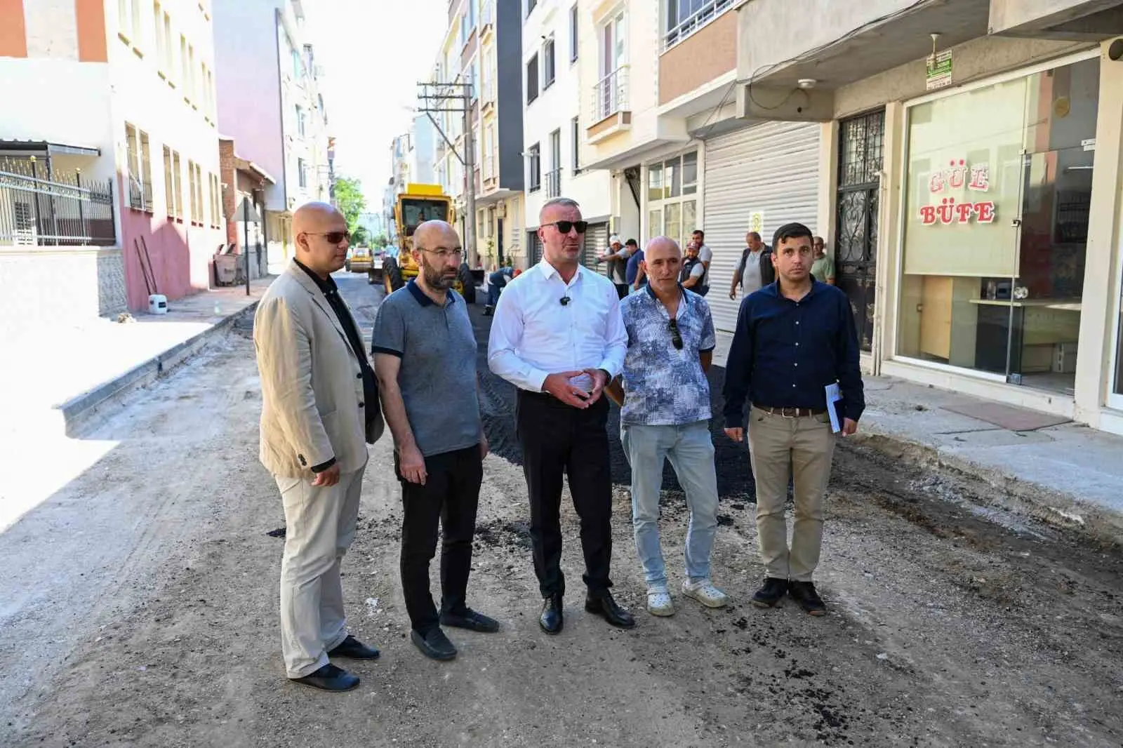 Karacabey Belediyesi, ilçe genelinde sürdürdüğü asfalt seferberliği kapsamında 2025 yılı