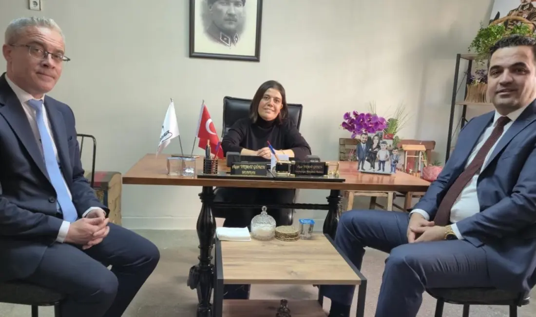 Manisa’nın Sarıgöl Kaymakamı Halil Dalak, ilçedeki tek kadın muhtar olan