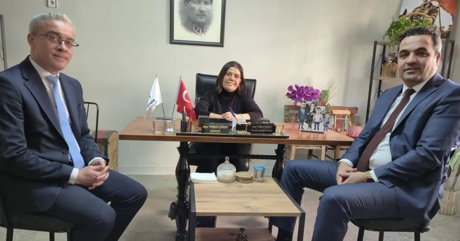 Manisa’nın Sarıgöl Kaymakamı Halil Dalak, ilçedeki tek kadın muhtar olan