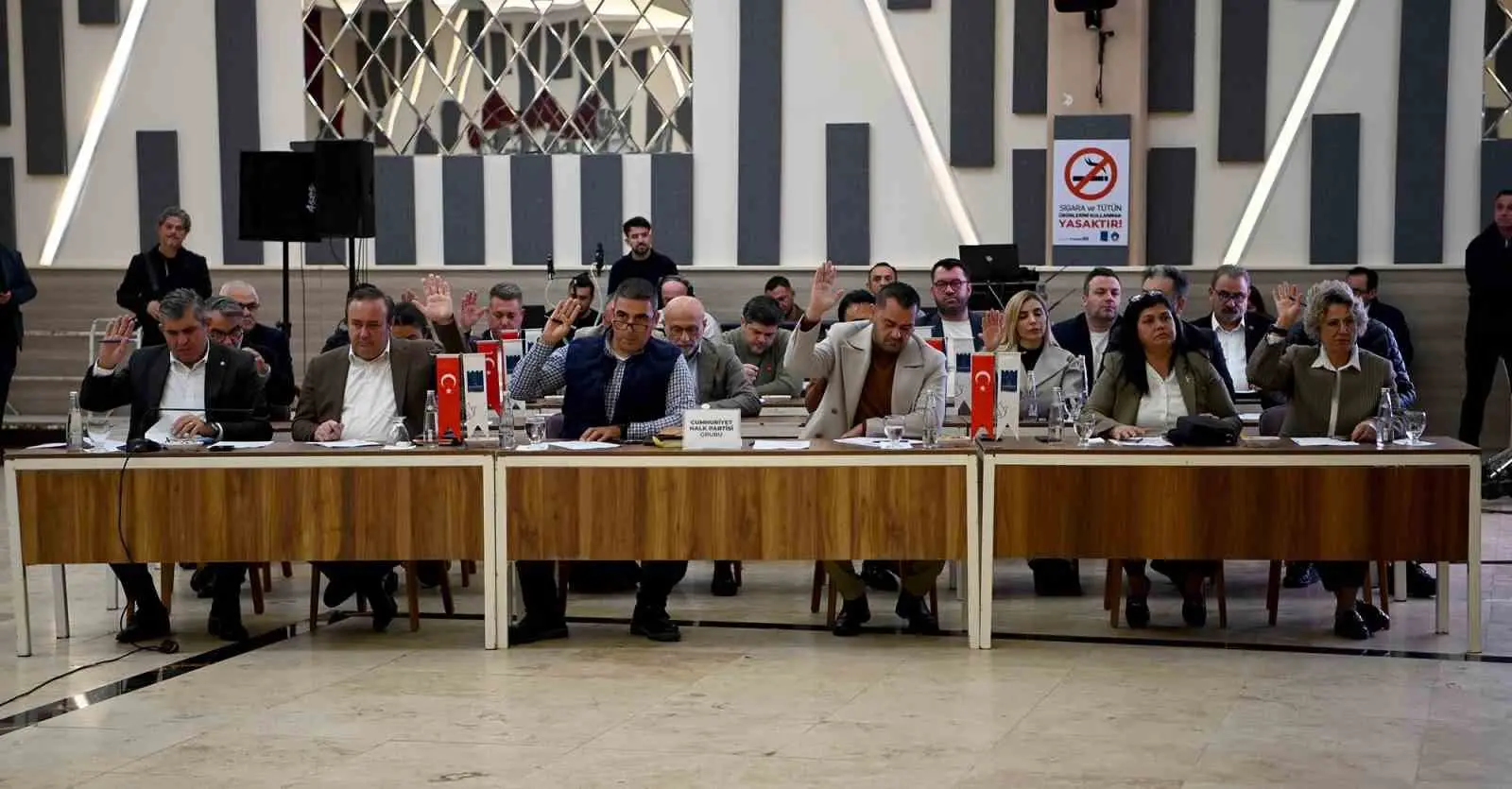 Kuşadası Belediye Meclisi, 2025 yılının son toplantısını yaptı. Toplantıda, ihtiyaç