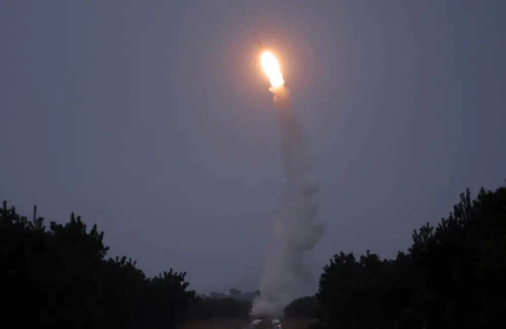 Kuzey Kore, yeni geliştirilen uzun menzilli uçaksavar füzelerinin ilk denemesinin