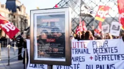Fransa’nın başkenti Paris’teki ünlü Louvre Müzesi çalışanları, personelin maaş ve